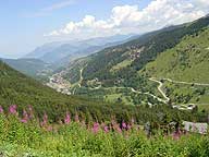 Plus bas, la valle de Mribel
